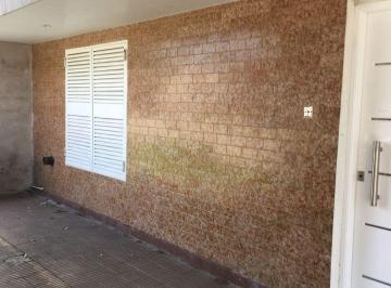 Casa de 4 ambientes, La Plata · Casa en Alquiler en Calle, San Carlos