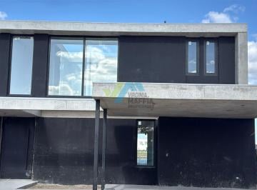 Casa · 370m² · 7 Ambientes · 2 Cocheras · Casa en Venta en Costas, Puertos, Escobar