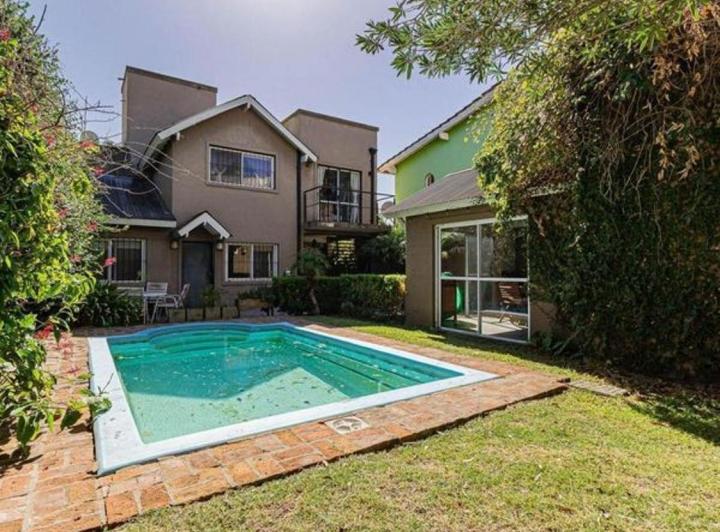 Casa · 160m² · 6 Ambientes