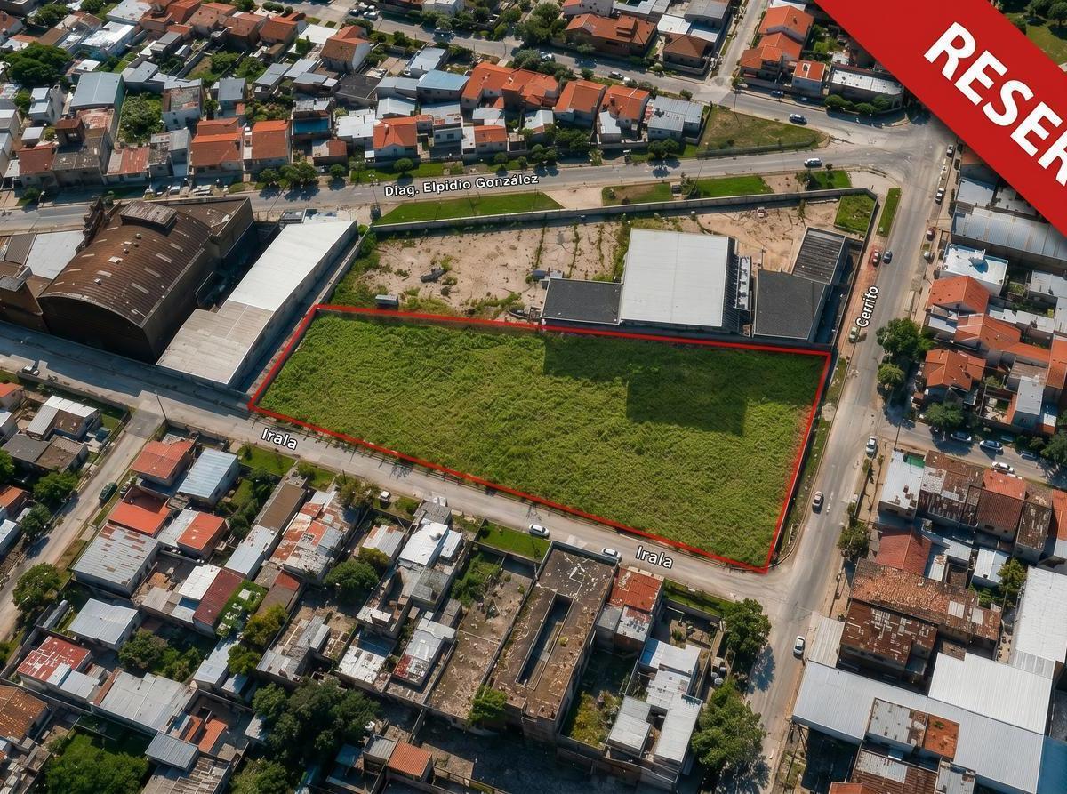Importante terreno de 3745 m² en esquina estratégica — Puerto