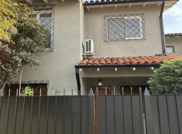 Casa · 200m² · 5 Ambientes · 3 Cocheras · Casa en Olivos