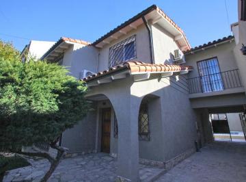 Casa · 200m² · 5 Ambientes · 3 Cocheras · Casa en Olivos