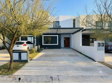 Casa de 5 ambientes, Córdoba · Docta - 3 Dorm + 2 Baños + Lavadero en P/a!