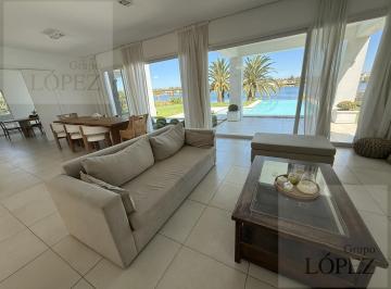 Casa · 300m² · 6 Ambientes · 4 Cocheras · Casa Amoblada en Alquiler en Barrio Privado Villanueva, Tigre – Vista Al Lago