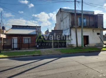 Casa de 1 ambiente, Hurlingham · 5 Viviendas en Block en Venta 211 m², Barrio Luna, Hurlingham