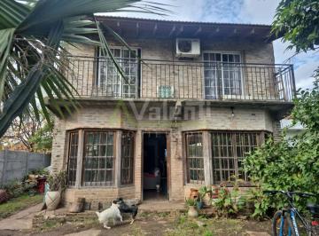 Casa de 4 ambientes, Hurlingham · Chalet 4 Ambientes en Venta con Amplio Jardin, William C. Morris, Hurlingham