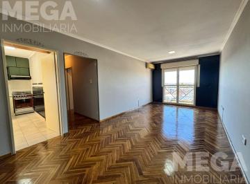 Departamento · 62m² · 3 Ambientes · 1 Cochera · Peron 451. Se Alquila Dos Dorm. con Cochera