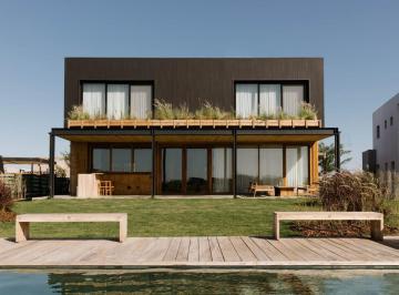 Casa · 300m² · 6 Ambientes · 1 Cochera · Casa en Venta Costas Al Lago 3 Dorm. Mas Escritorio
