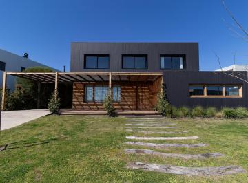 Casa · 300m² · 6 Ambientes · 1 Cochera · Casa en Venta Costas Al Lago 3 Dorm. Mas Escritorio