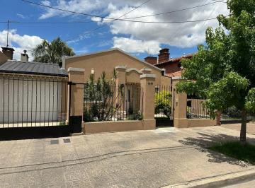 NFX-NFX-158_2 · Casa en Venta en Villa Luzuriaga con Piscina y Jardín