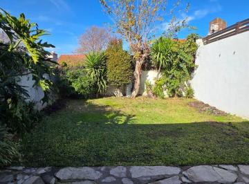 Casa · 72m² · 3 Ambientes · 1 Cochera · Venta Dúplex 3 Amb Jardín y Quincho en Martinez