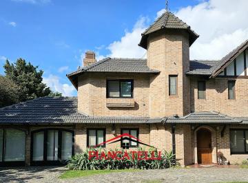 Casa · 930m² · 4 Ambientes · 2 Cocheras · Casa en Venta en Campos de Alvarez con 4 Ambientes