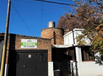Casa · 122m² · 5 Ambientes · 2 Cocheras · Casa de 3 Dorm., Barrio Fisherton
