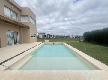 Casa · 600m² · 4 Ambientes · 1 Cochera · Casa en Lares de Canning