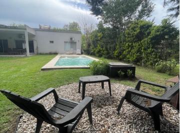 Casa · 160m² · 4 Ambientes · 1 Cochera · Casa en Venta en El Recodo con Pileta