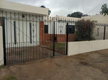 Casa · 93m² · 2 Ambientes · 1 Cochera · Venta Casa 2 Dorm. Barrio San Vicente