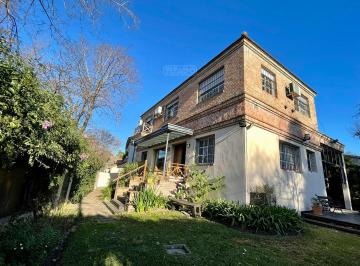 Casa · 300m² · 5 Ambientes · 1 Cochera · Casa Chalet en Venta en San Isidro, G. B. a. Zona Norte, Argentina