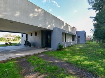Casa · 220m² · 6 Ambientes · 2 Cocheras · Casa de 3 Dorm. en Venta en Arana