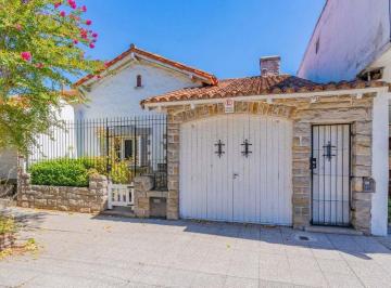 Casa · 105m² · 4 Ambientes · 1 Cochera · Venta Chalet Estilo Marplatense 4 Ambientes