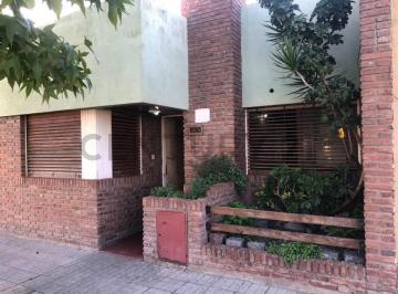 Casa · 110m² · 3 Ambientes · Casa de 2 Dorm. en Venta