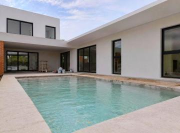 Casa · 155m² · 4 Ambientes · 1 Cochera · Casa en Construccion - B. Los Fresnos II