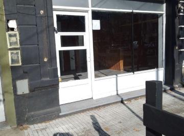 Local comercial , Lomas de Zamora · Local en Zona Comercial de Banfield Oeste a 1 Cuadra de Av Hipolito Yrigoyen