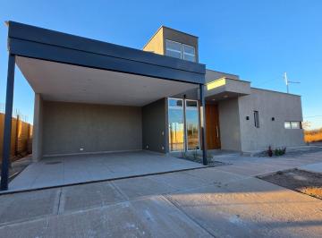 Casa · 530m² · 5 Ambientes · 2 Cocheras · Casa a Estrenar en El Barrio La Vasconia