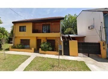 Casa de 3 ambientes, Hurlingham · Casa PH P. B 3 Ambientes en Venta con Patio y Garage, Apto Credito, Parque Johnston, Hurlingham