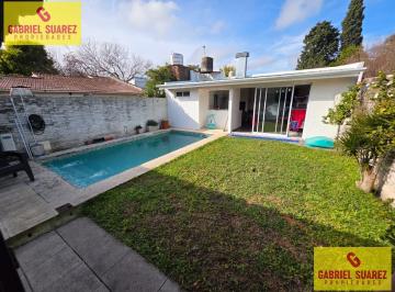 Casa · 122m² · 4 Ambientes · 1 Cochera · Impecable Chalet Remodelado en José Mármol - Lote 8.66x28 - Quincho a Estrenar, Piscina y Calefacció