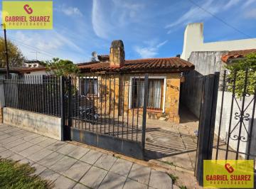 Casa · 122m² · 4 Ambientes · 1 Cochera · Impecable Chalet Remodelado en José Mármol - Quincho a Estrenar, Piscina