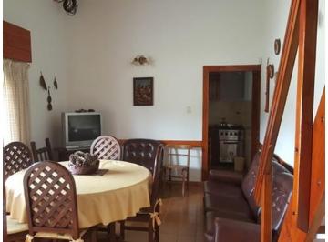 Casa · 65m² · 4 Ambientes · 1 Cochera · Venta Amplio Chalet con Patio y Cochera * Gesell