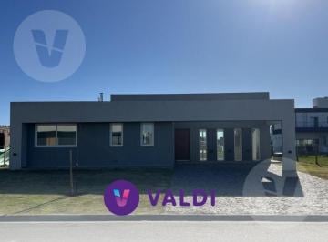 Casa · 121m² · 5 Ambientes · 4 Cocheras · Casa en Alquiler - Barrio San Simón, Canning