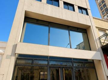 Local comercial · 295m² · Amplio Local de 3 Niveles - Múltiples Destinos