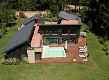 Casa · 243m² · 5 Ambientes · 2 Cocheras · Casa en Chapelco Golf