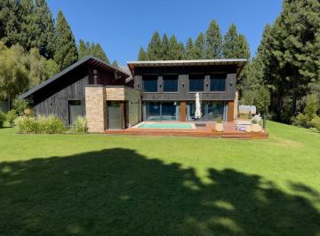 Casa · 243m² · 5 Ambientes · 2 Cocheras · Casa en Venta - Chapelco Golf