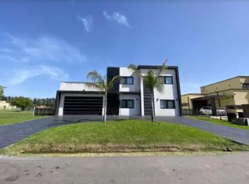 Casa · 400m² · 4 Ambientes · 6 Cocheras · Casa Country Club de Prados del Oeste