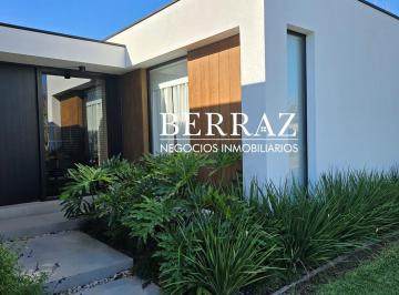 Casa · 146m² · 4 Ambientes · 1 Cochera · Casa Venta 3 Dorm. Barrio Santa Elenta Lote de 502 m² Pilar del Este, Zona Norte