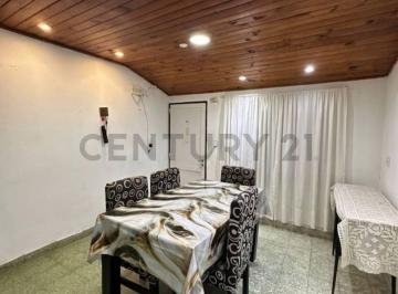 Casa · 100m² · 4 Dormitorios · 2 Cocheras · Casa en Venta en Ensenada