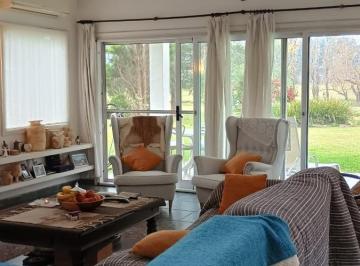 Casa · 5 Ambientes · 3 Cocheras · Venta Linda Casa! Barrio Larena Country Club