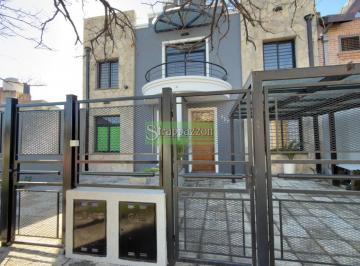 Casa · 98m² · 4 Ambientes · 1 Cochera · Ituzaingo. Duplex 4 Amb. Venta. Apto Credito