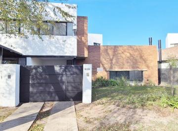 Casa de 5 ambientes, Rosario · Schweitzer y Irazusta