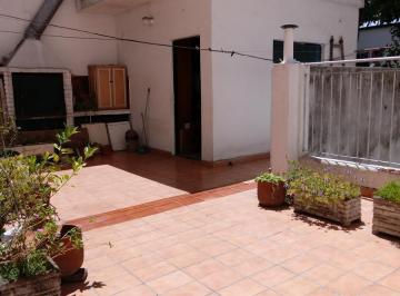 Departamento · 90m² · 3 Ambientes · Tres Amb con Dependencia, Terraza y Parrilla en Edificio de Época!