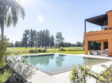 Casa · 1725m² · 7 Ambientes · 10 Cocheras · Casa Al Golf en Lagartos