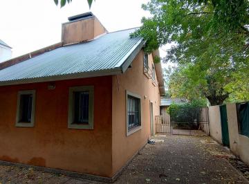 Casa · 75m² · 3 Ambientes · 1 Cochera · Casa en Excelente Zona