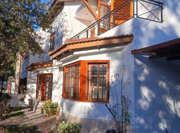 Casa de 8 ambientes, Córdoba · Hermosa Casa con Pileta y Quincho en Arguello