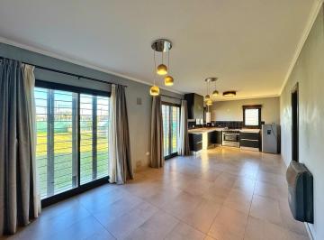 Casa · 93m² · 4 Ambientes · 2 Cocheras · Venta - Casa 3 Dorm. Funes