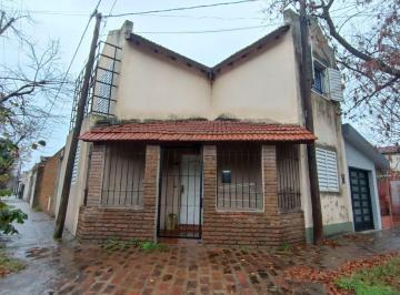 Casa · 87m² · 4 Ambientes · 1 Cochera · Casa Duplex en Venta Pergamino con Garage y Patio