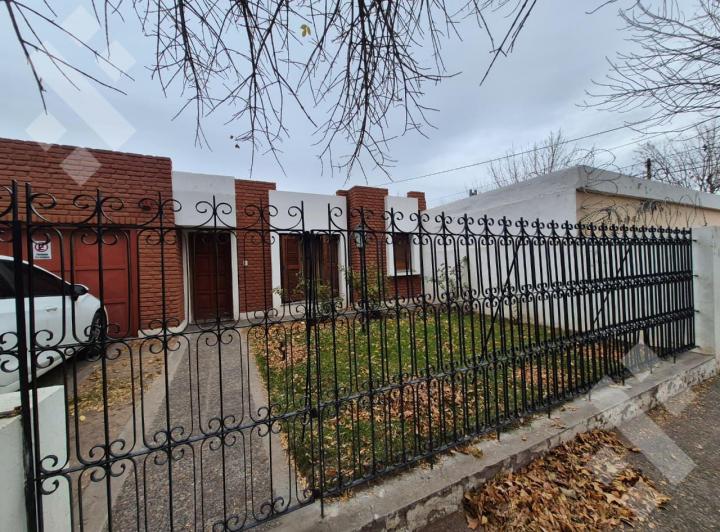 Casa · 150m² · 5 Ambientes · 2 Cocheras