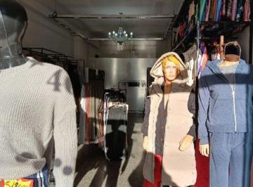 Local comercial , Avellaneda · Alquiler Local Wilde Centro Las Flores Al 400 con Baño, Cortina Electrica de 4x15 m Aproximadam