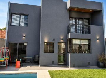 Casa · 218m² · 5 Ambientes · 2 Cocheras · Casa en Venta – Barrio Solares de Roca, Las Heras, Mendoza - Apto Crédito